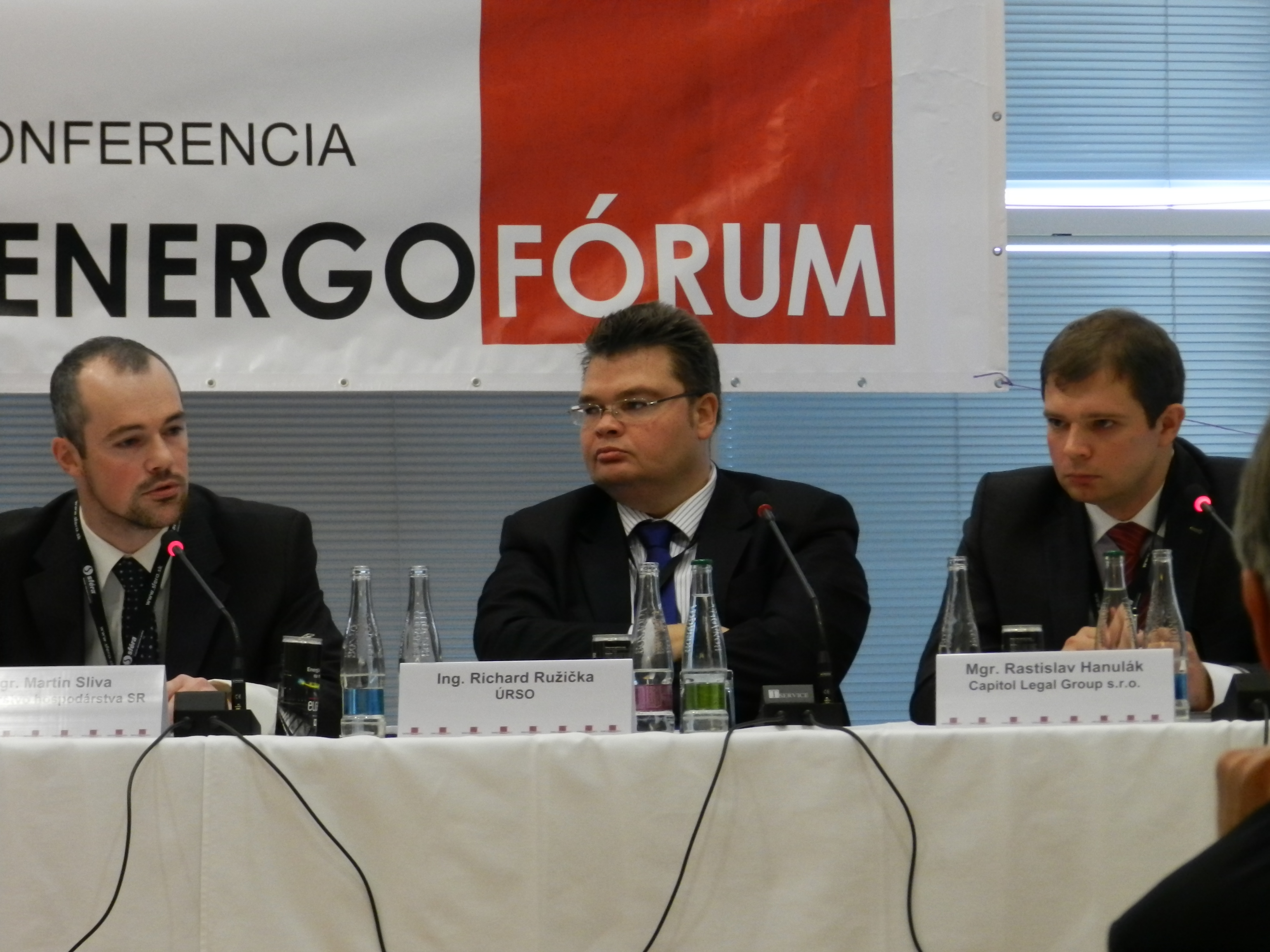 Obr. 2 Zľva: Ing. MArtin Sliva, MH SR, Ing. Radoslav Ružička, ÚRSO a Mgr. Rastislav Hanulák, Capitol Leagal Group, s.r.o.