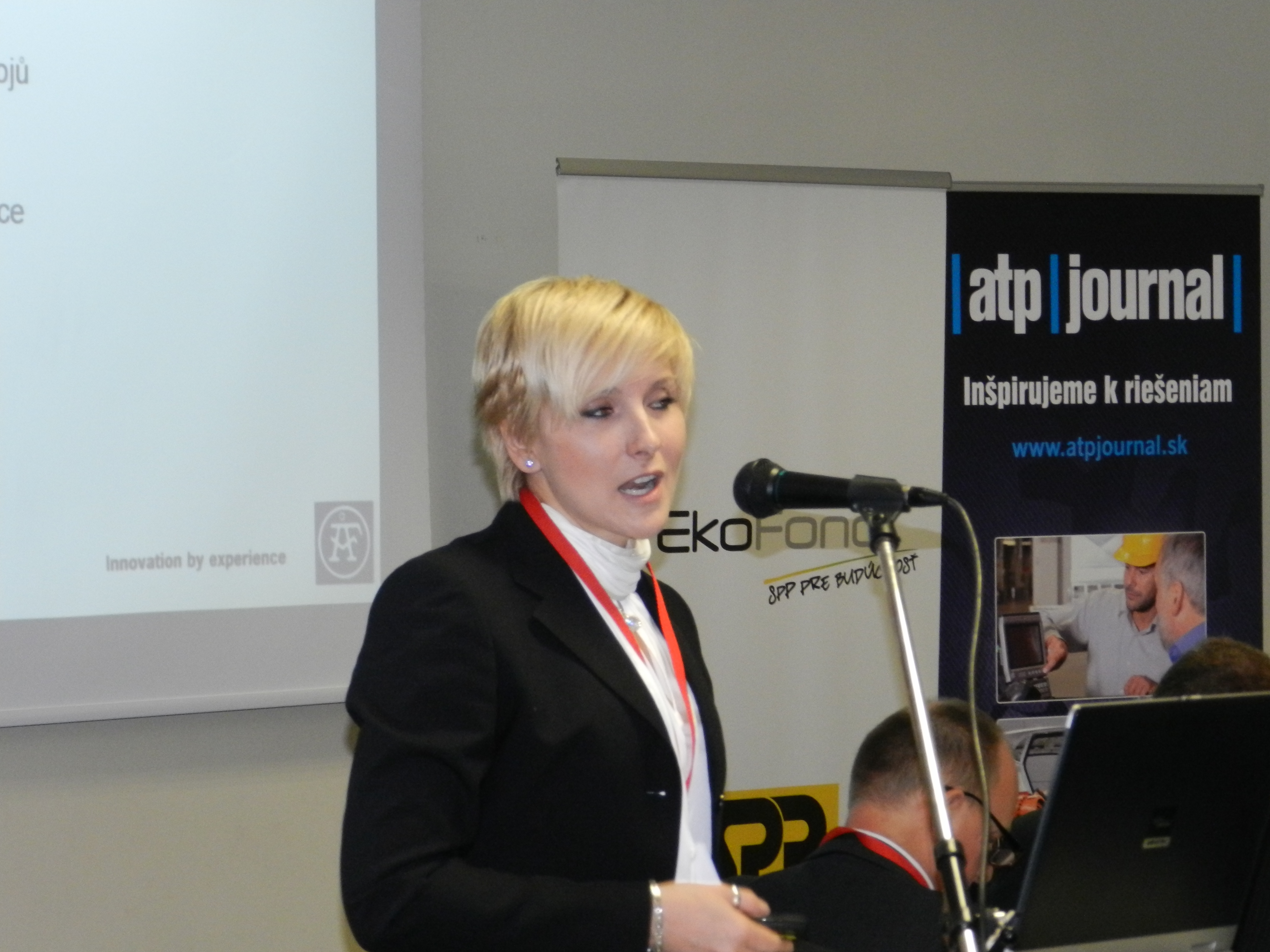 Obr. 3 Jana Caletková zo spoločnosti AF-CITY PLAN, s.r.o., hovorila o možnostiach a rizikách energetickej bezpečnosti.