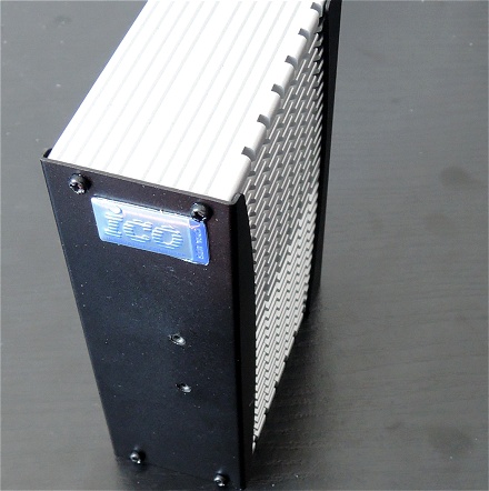 2 - průmyslový počítač s chladicími žebry